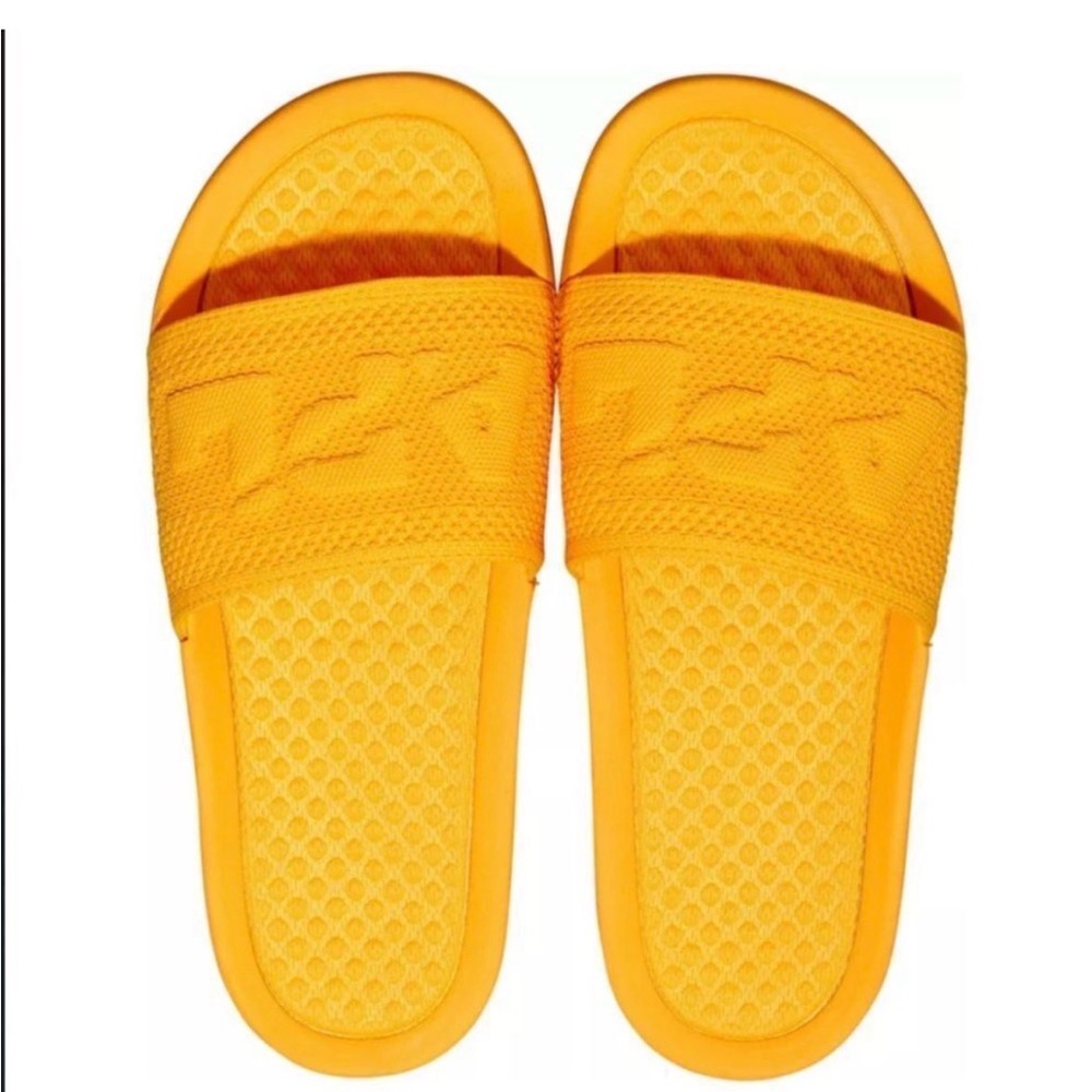APL Women's Big Logo TechLoom Slide
NIB Size 6
Color: Mango